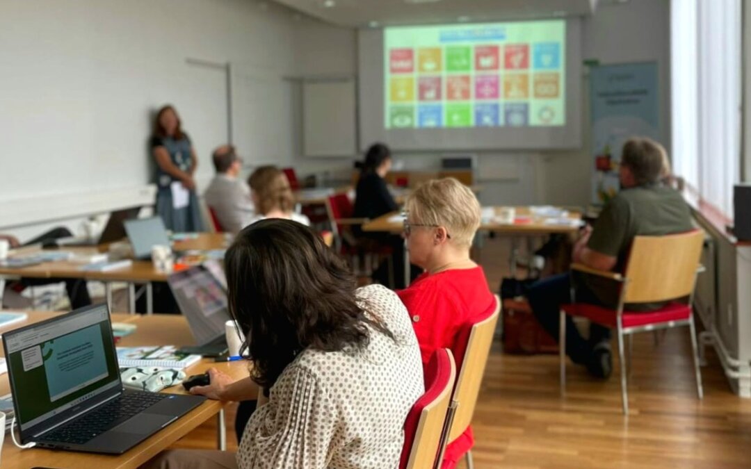 Valmennus tarjoaa työkaluja ja tukea yrityksen vastuullisuusstrategian laatimiseen