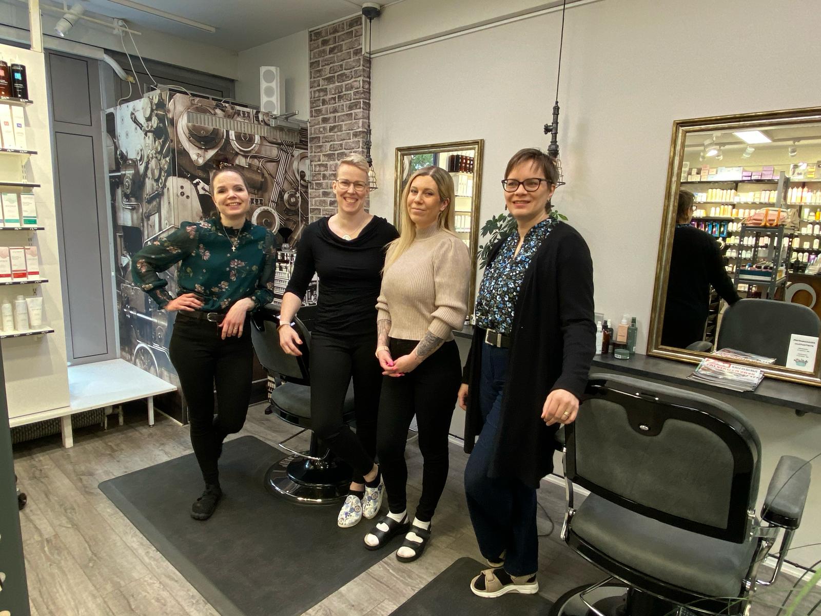 Parturi-Kampaamo Brahen henkilökunta.