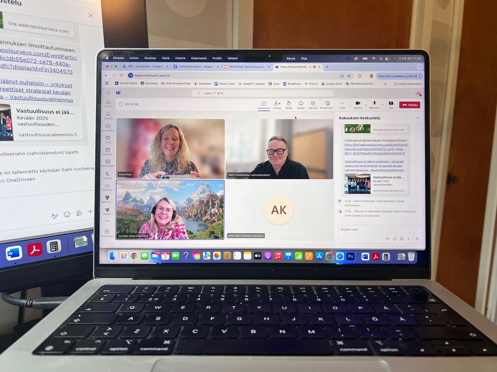 Webinaarin kouluttaja Arna Grym sekä VATUPASSI-projektin yritysasiantuntijat Anna Uusitalo, Sami Vuolteenaho ja Anne-Mari Kukkola Teamsissa webinaarin päätteeksi vaihtamassa fiiliksiä. Kuva napattu puhelimella yhden osallistujan tietokoneelta.